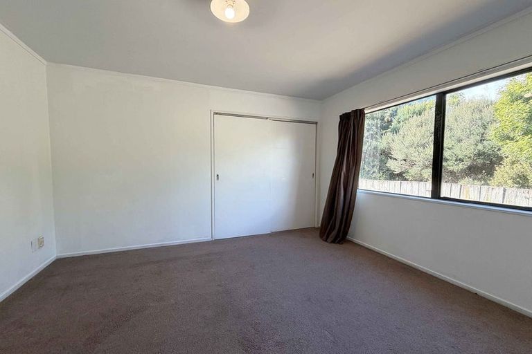Photo of property in 2/20 Eulogy Place, Randwick Park, Auckland, 2105