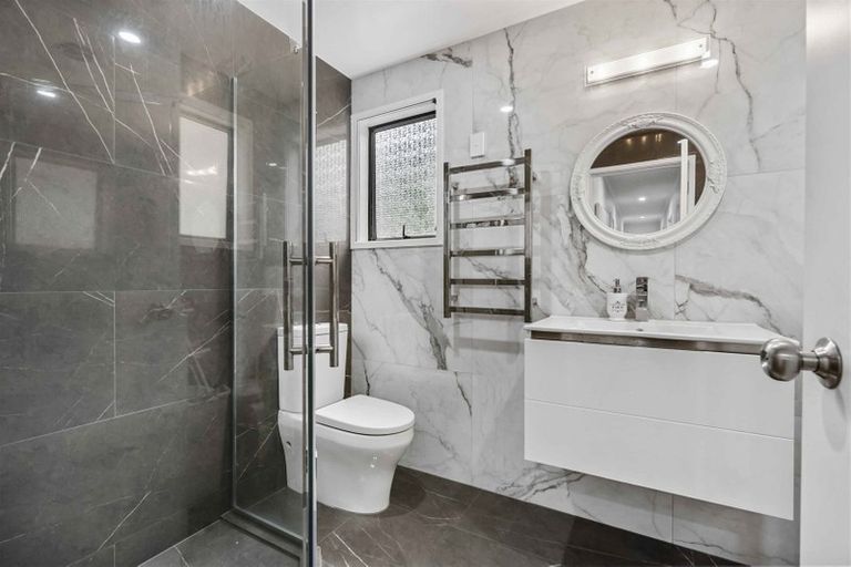 Photo of property in 108 Weatherly Road, Torbay, Auckland, 0630