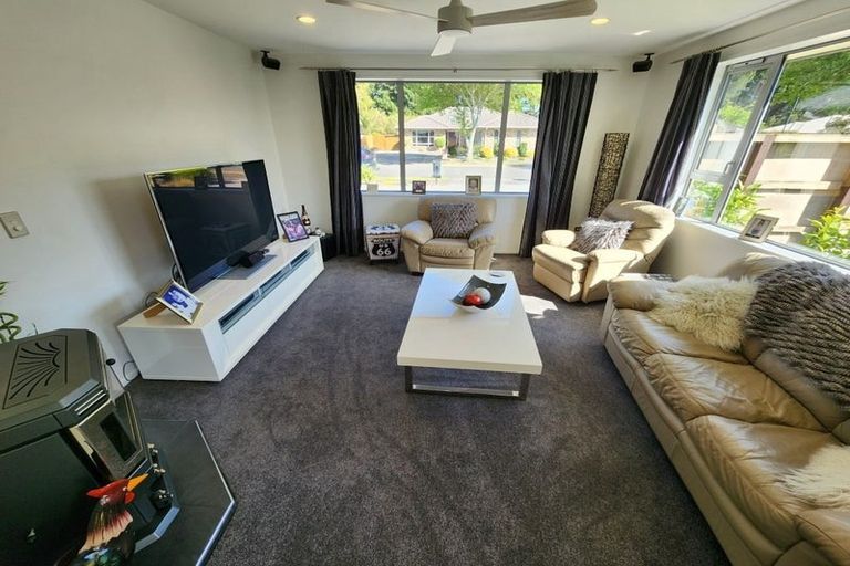 Photo of property in 26 Pohutukawa Crescent, Parklands, Christchurch, 8083