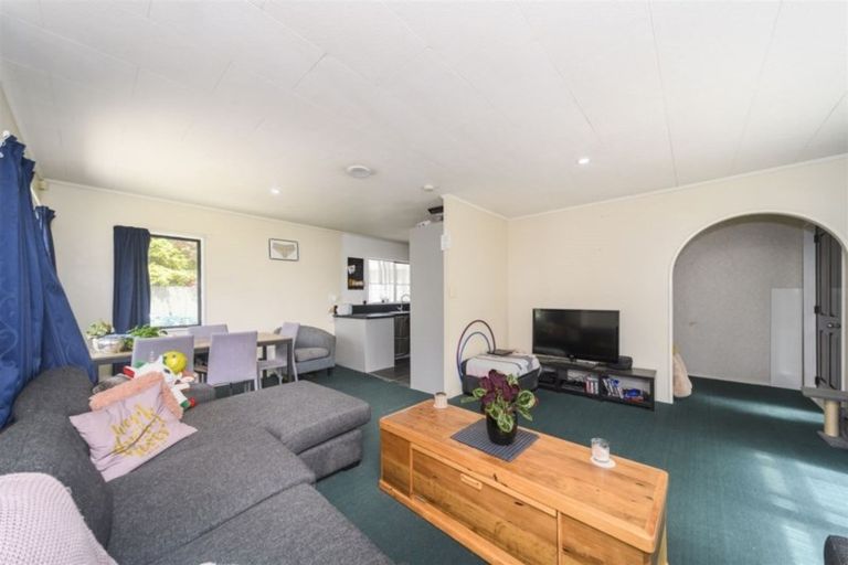 Photo of property in 19 Ashton Place, Highbury, Palmerston North, 4412
