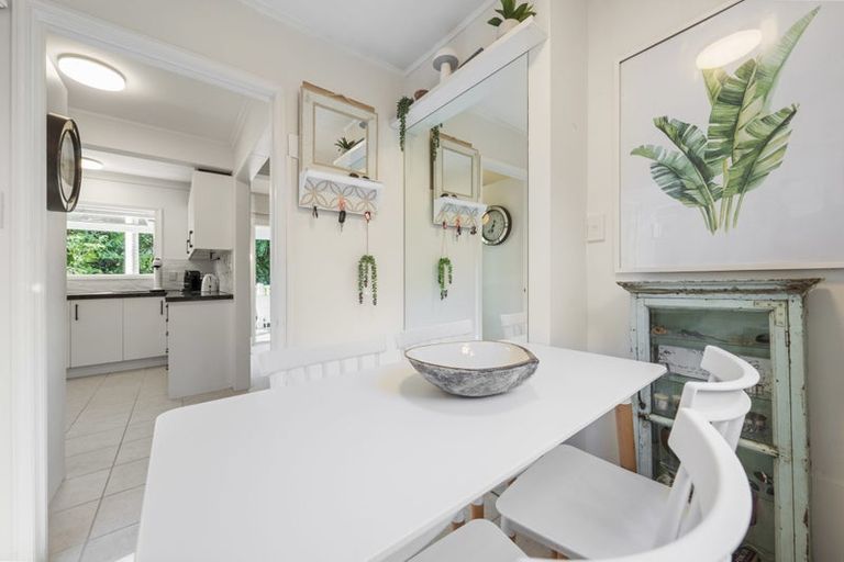 Photo of property in 1/2 Heathcote Road, Castor Bay, Auckland, 0620