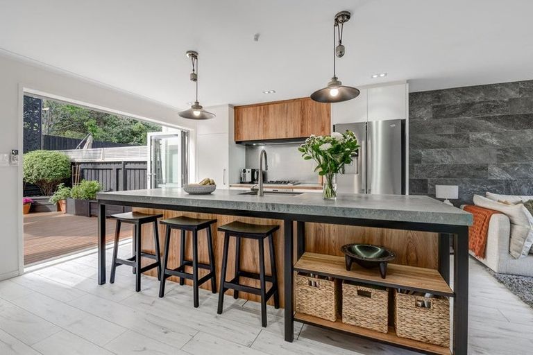 Photo of property in 4/13 Kaihu Street, Northcote, Auckland, 0627