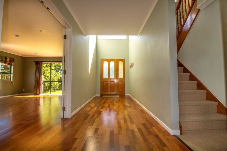 Photo of property in 102 Pacific Drive, Fitzherbert, Palmerston North, 4410