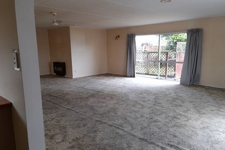 Photo of property in 38 Acacia Street, Kelvin Grove, Palmerston North, 4414