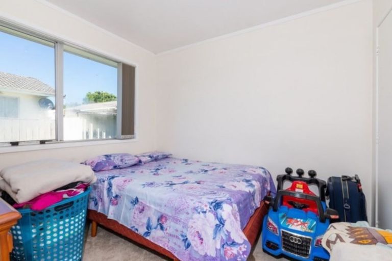 Photo of property in 1/15 Frobisher Way, Clendon Park, Auckland, 2103