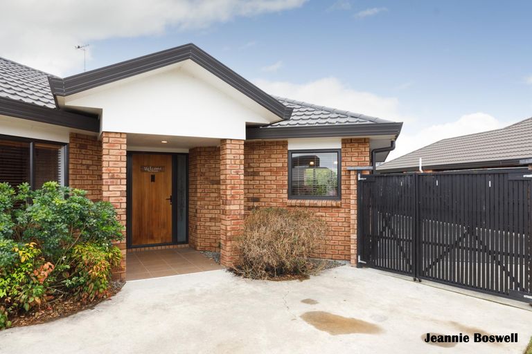 Photo of property in 40 Tennyson Avenue, Kelvin Grove, Palmerston North, 4414