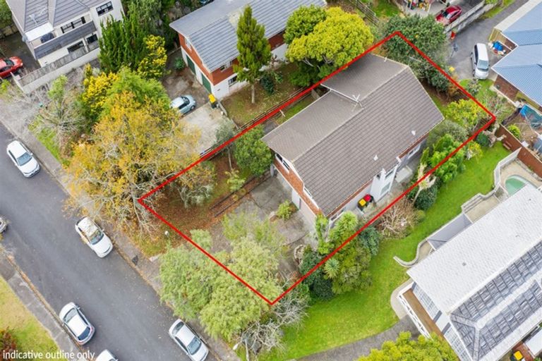 Photo of property in 24 Holdaway Avenue, Northcote, Auckland, 0627