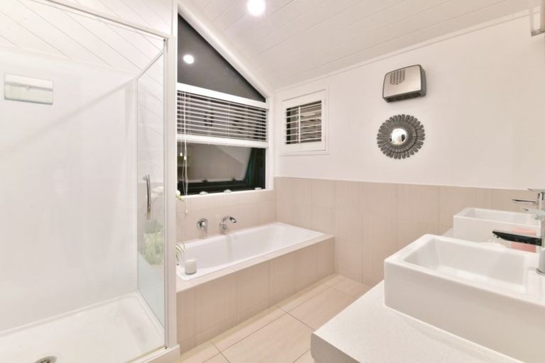 Photo of property in 254 Wade River Road, Wade Heads, Whangaparaoa, 0932