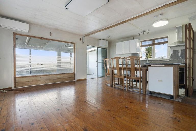 Photo of property in 70 Carlisle Road, Browns Bay, Auckland, 0632