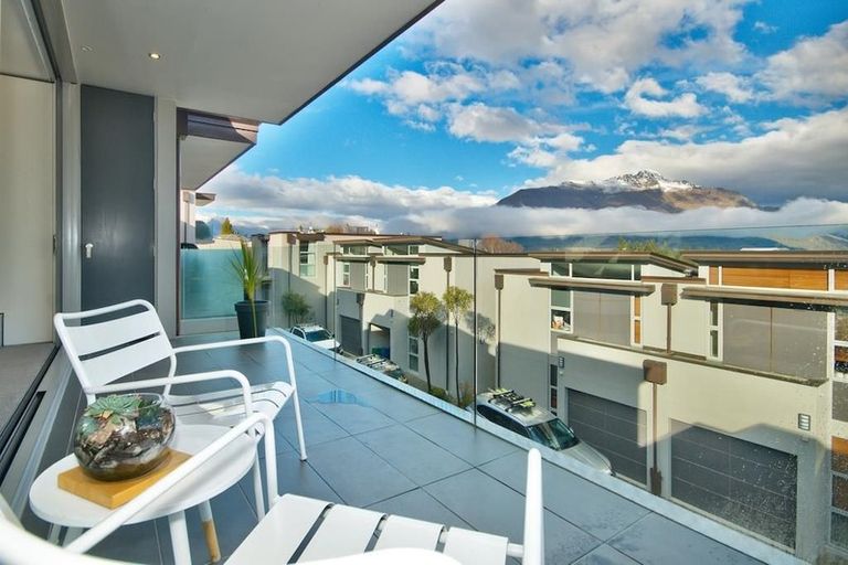 Photo of property in The Beeches Apartments, 7/60 Hallenstein Street, Queenstown, 9300