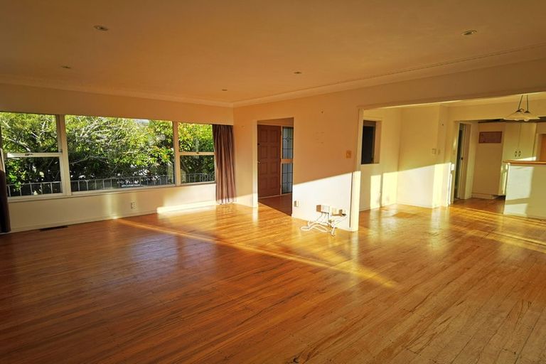 Photo of property in 3 Santa Rosa Terrace, Forrest Hill, Auckland, 0620