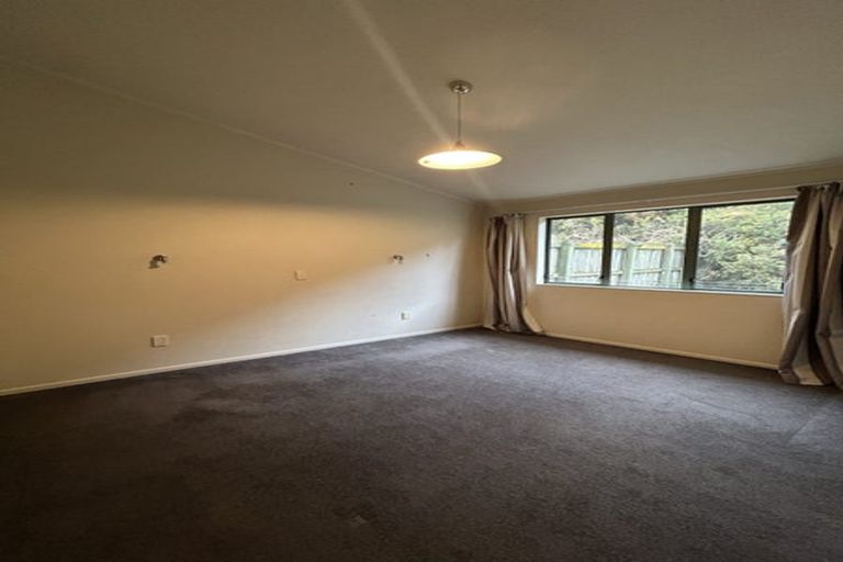 Photo of property in 4 Mitika Way, Strathmore Park, Wellington, 6022