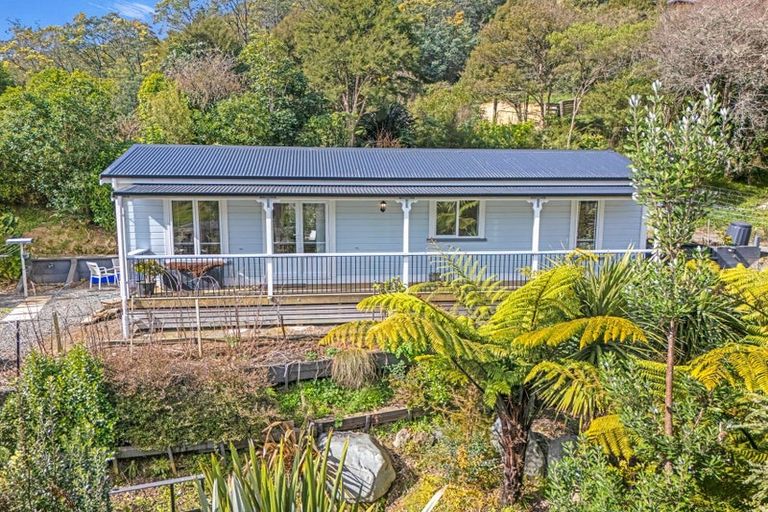 Photo of property in 16 Angle Street, Picton, 7220