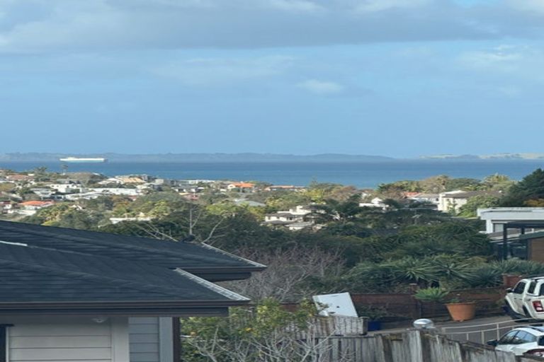 Photo of property in 1b Adelie Place, Murrays Bay, Auckland, 0630
