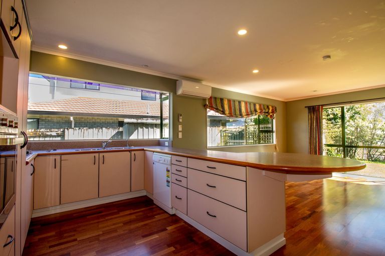 Photo of property in 102 Pacific Drive, Fitzherbert, Palmerston North, 4410