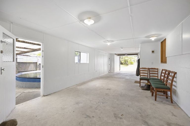 Photo of property in 14 Oawai Place, Marfell, New Plymouth, 4310