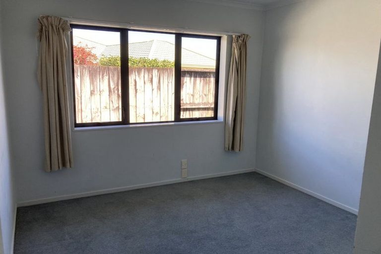 Photo of property in 35 Waiwherowhero Drive, St Andrews, Hamilton, 3200