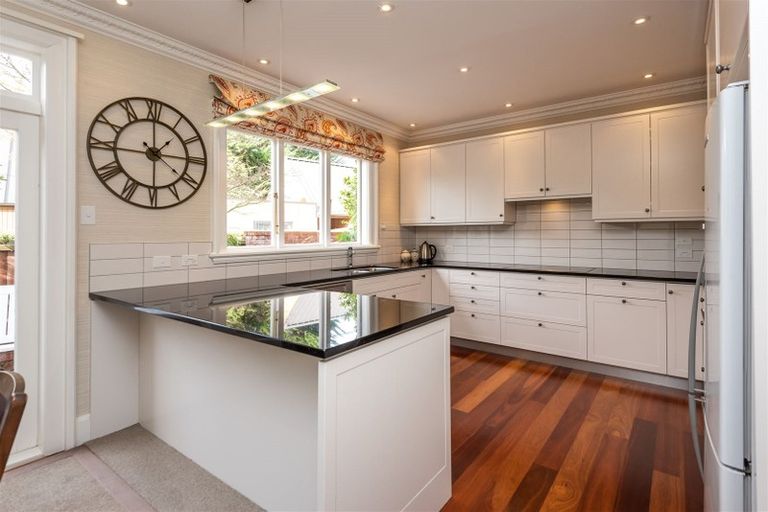 Photo of property in Chilcombe Homestead, 4 Medbury Terrace, Fendalton, Christchurch, 8041
