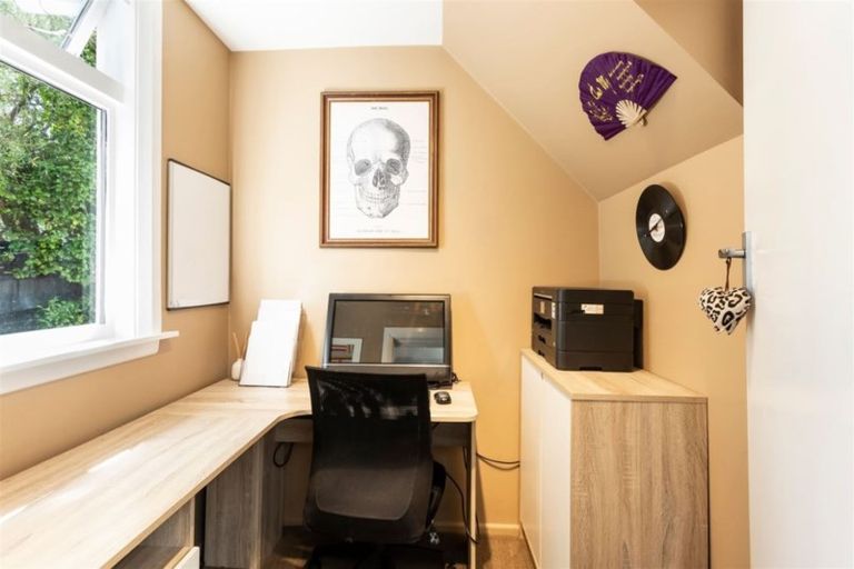 Photo of property in 100 Saint Andrews Square, Strowan, Christchurch, 8052