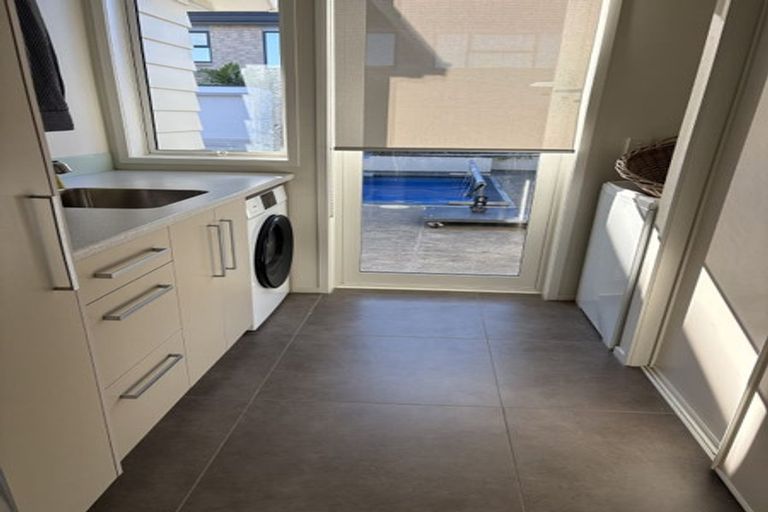 Photo of property in 7 Dorchester Place, Orewa, 0931