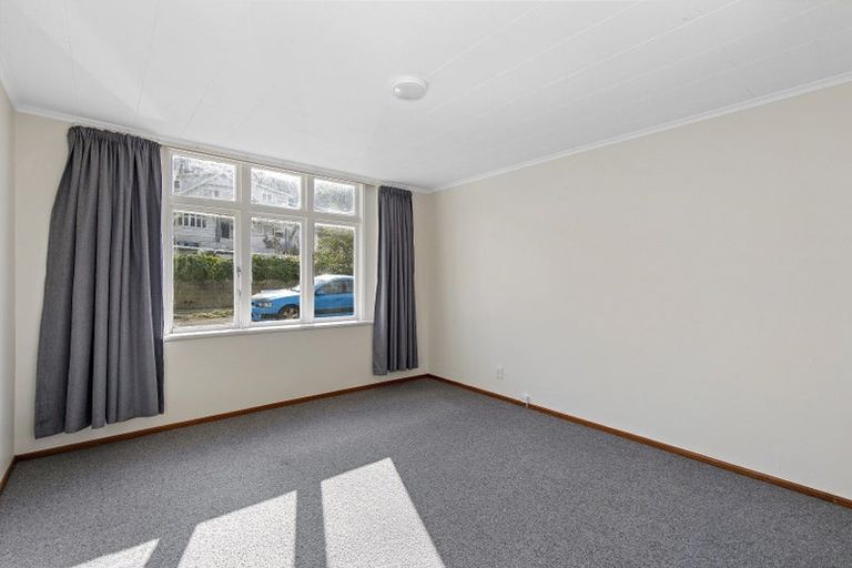 Photo of property in 87 Queens Drive, Lyall Bay, Wellington, 6022