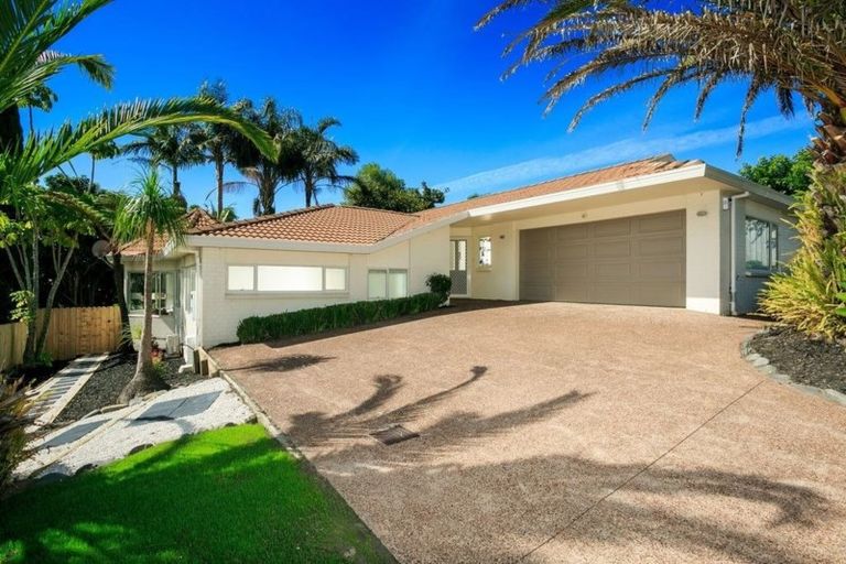 Photo of property in 17 Goldfinch Rise, Unsworth Heights, Auckland, 0632