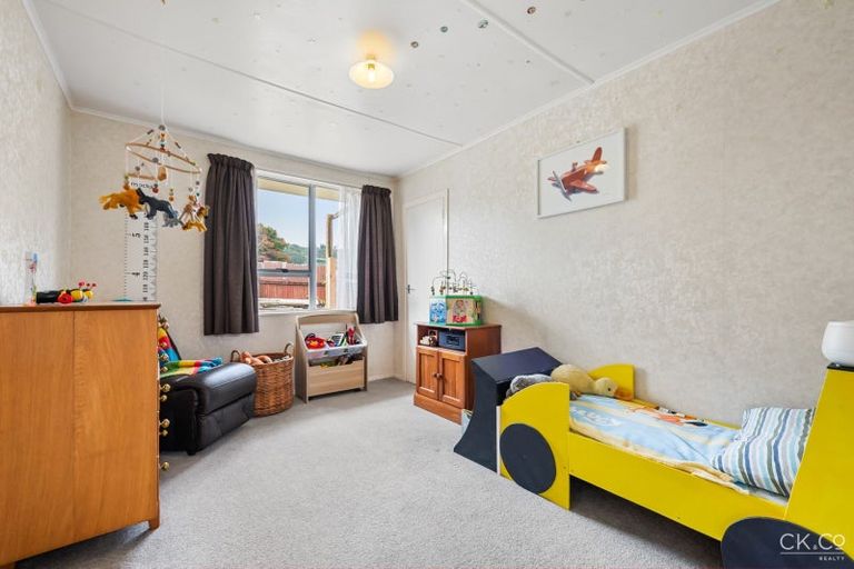 Photo of property in 4 Speargrass Grove, Timberlea, Upper Hutt, 5018