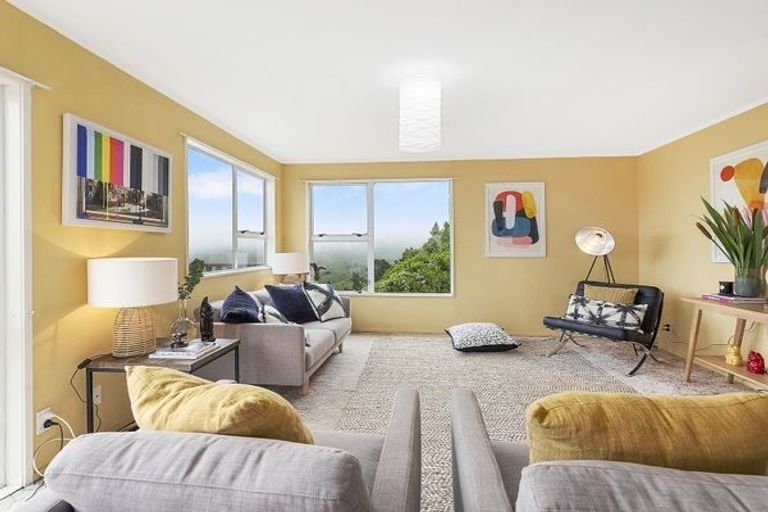 Photo of property in 1 Chequers Way, Crofton Downs, Wellington, 6035