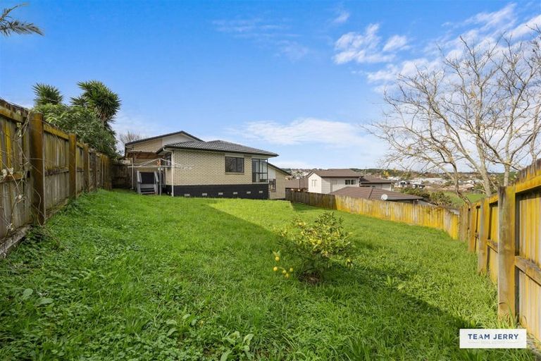 Photo of property in 28 Fairchild Avenue, Goodwood Heights, Auckland, 2105