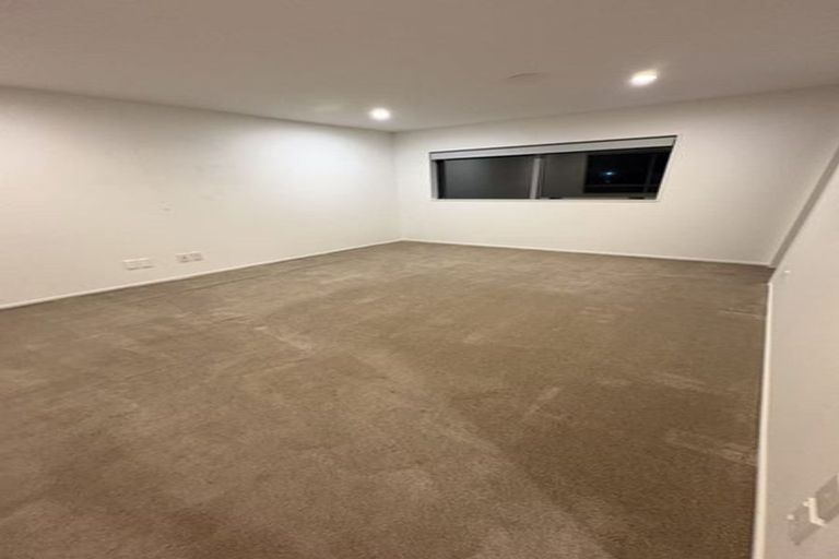 Photo of property in 1 Sunshine Boulevard, Sunnyvale, Auckland, 0612