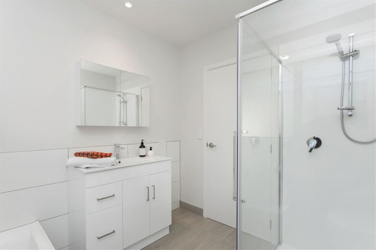 Photo of property in 8 Mcfaddens Road, St Albans, Christchurch, 8052