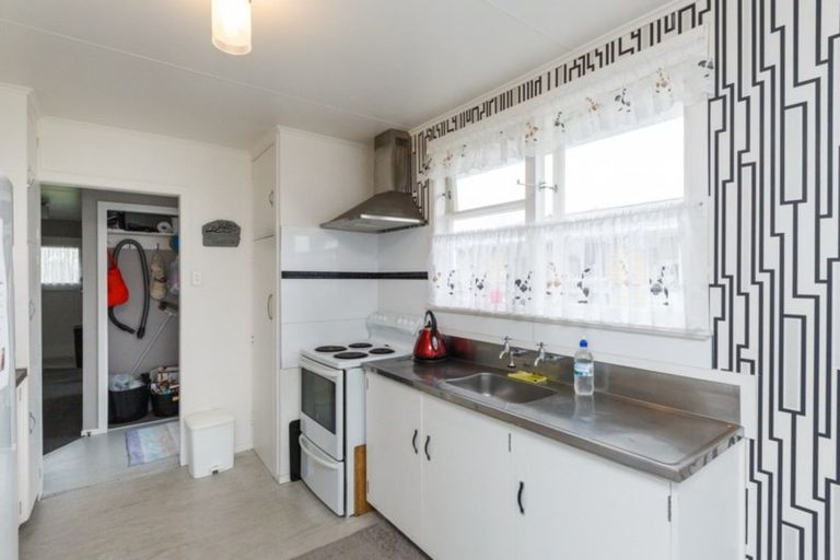 Photo of property in 19 Fergusson Street, Marton, 4710