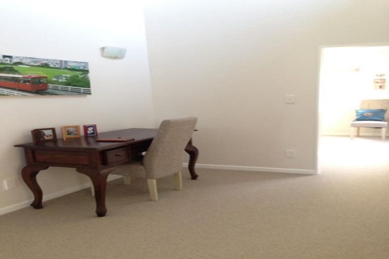 Photo of property in 28 Cosgrove Rise, Riverstone Terraces, Upper Hutt, 5018