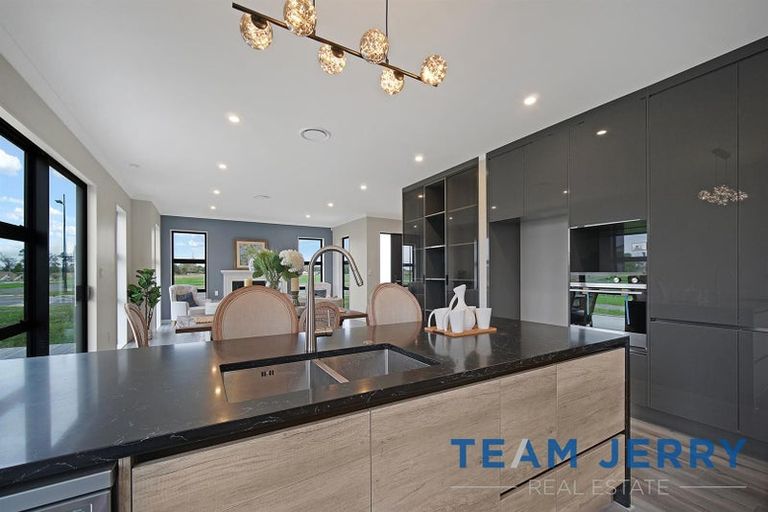 Photo of property in 4 Gertrude Cole Road, Clarks Beach, 2122