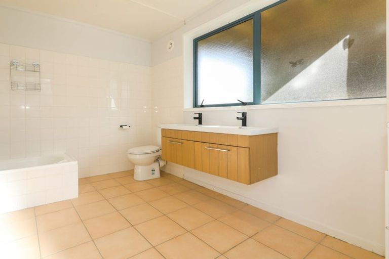 Photo of property in 190 Hurstmere Road, Takapuna, Auckland, 0622