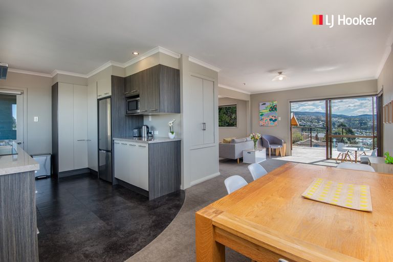 Photo of property in 100 Easther Crescent, Kew, Dunedin, 9012