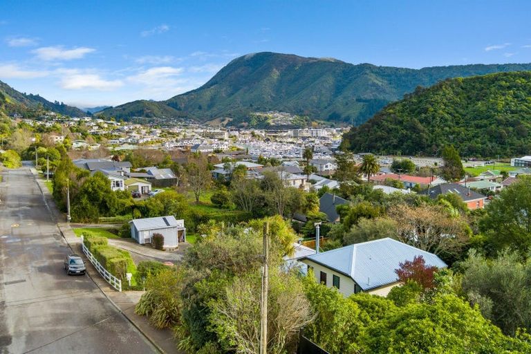 Photo of property in 34 Milton Terrace, Picton, 7220