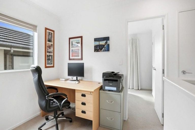 Photo of property in 43 Samuel Cassidy Avenue, Swanson, Auckland, 0614