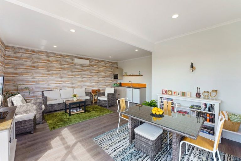 Photo of property in 11 Island View Terrace, Waikanae Beach, Waikanae, 5036