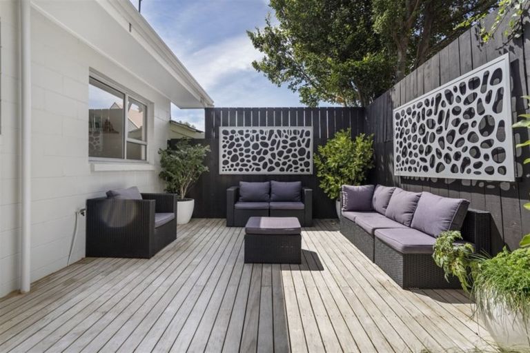 Photo of property in 2/84 Peach Road, Glenfield, Auckland, 0629