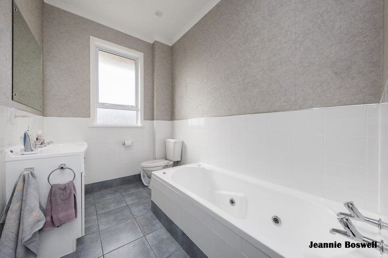 Photo of property in 9 Innes Place, Roslyn, Palmerston North, 4414