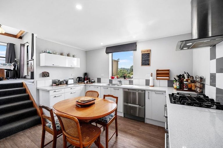 Photo of property in 28a Te Moau Avenue, Parakai, 0830