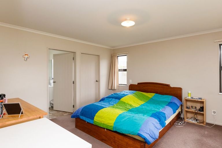 Photo of property in 5 Nevada Way, Kelvin Grove, Palmerston North, 4414