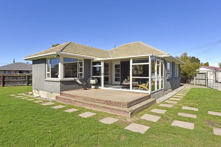 Photo of property in 21 Wildwood Avenue, Wainoni, Christchurch, 8061