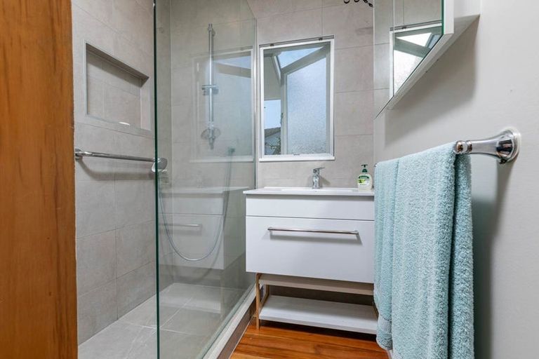 Photo of property in 40 Sunnyfield Crescent, Glenfield, Auckland, 0629