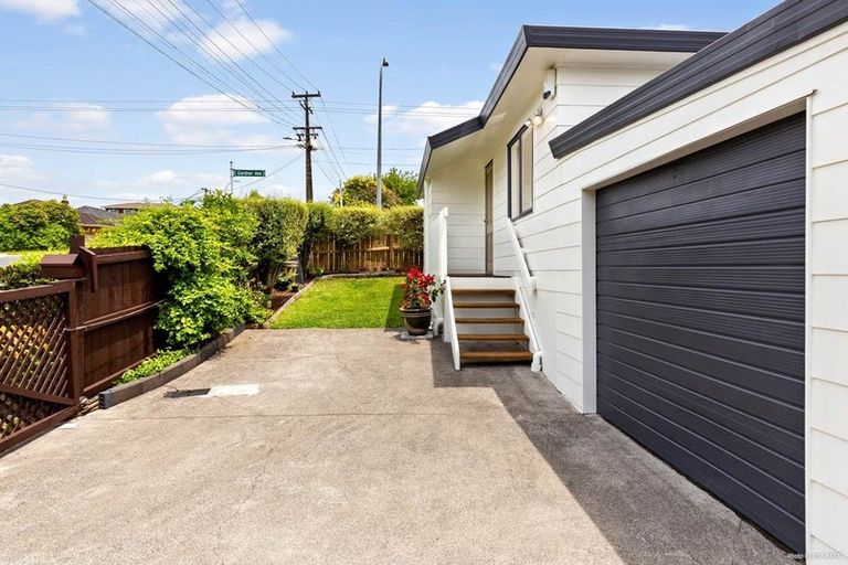Photo of property in 37 Hutchinson Avenue, New Lynn, Auckland, 0600