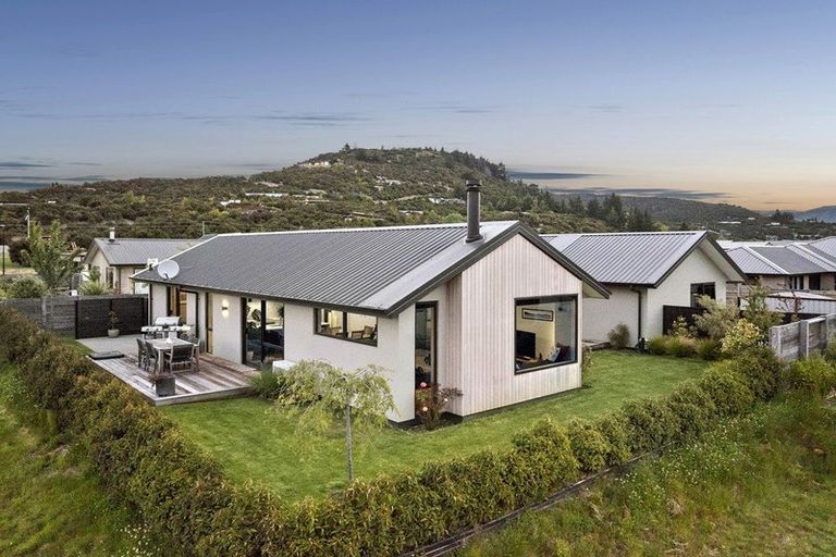 Photo of property in 8 Tahi Street, Albert Town, Wanaka, 9305