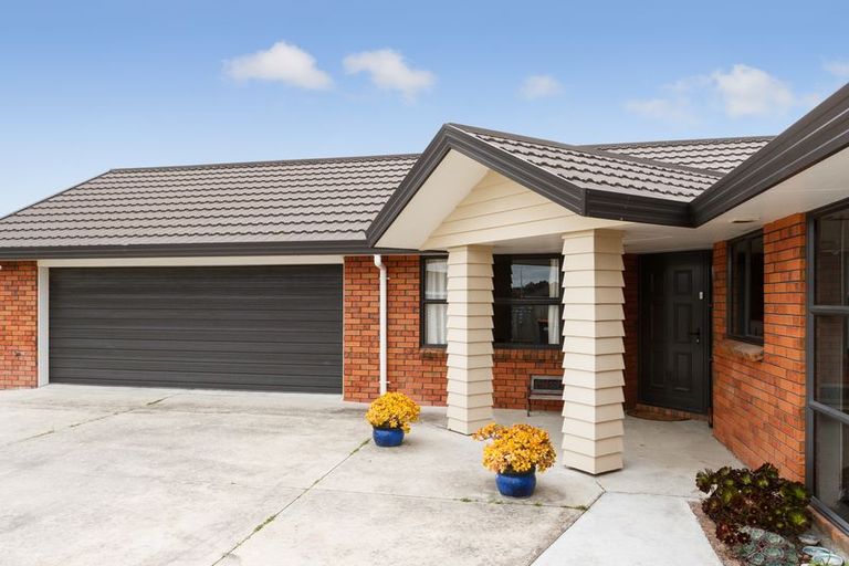 Photo of property in 5 Nevada Way, Kelvin Grove, Palmerston North, 4414
