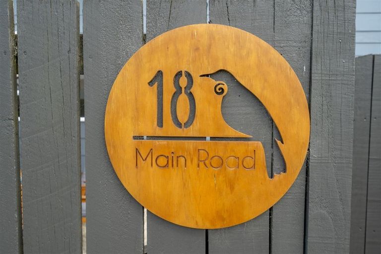 Photo of property in 18 Main Road, Owaka, 9535