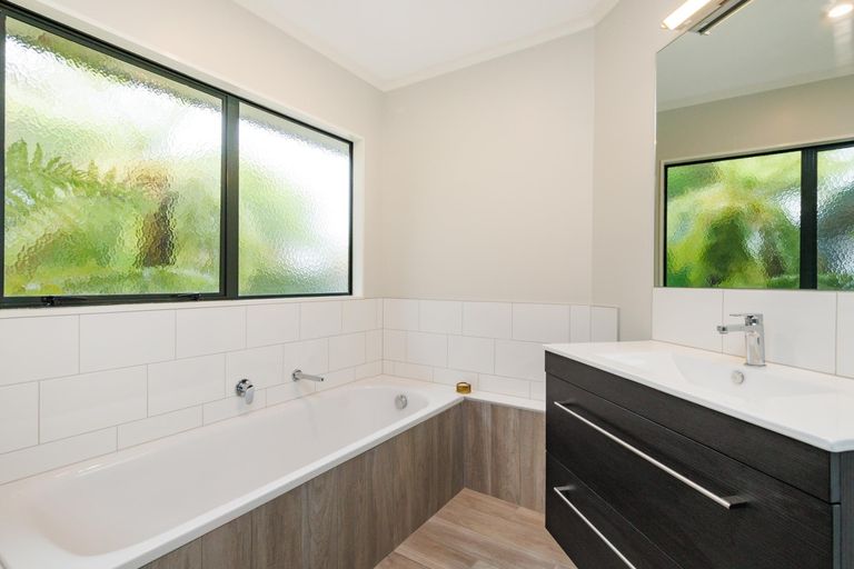 Photo of property in 190 Kelvin Grove Road, Kelvin Grove, Palmerston North, 4414